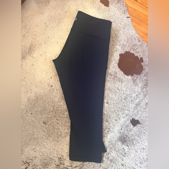 Navy Lulu wonder under crops - Picture 1 of 3